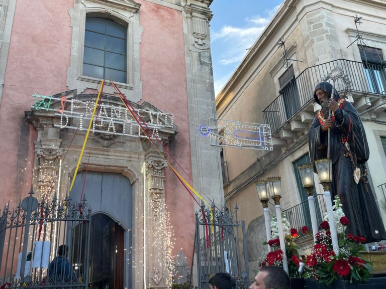 Acireale / Preghiera, processione esterna e catechesi per la festa di San Francesco di Paola