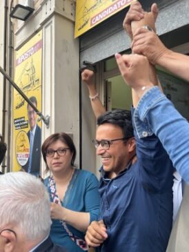Davide Vasta festeggia dopo l'elezione