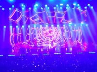 scenografia concerto max Pezzali
