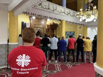 preghiera nella moschea