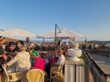 terrazza di palazzo Raciti durante la presentazione del libro