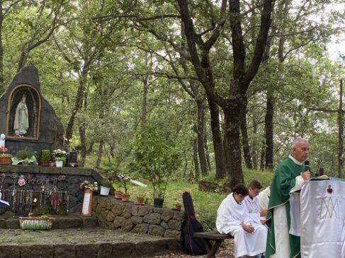 padre Barbarino guida meditazione su don Milani