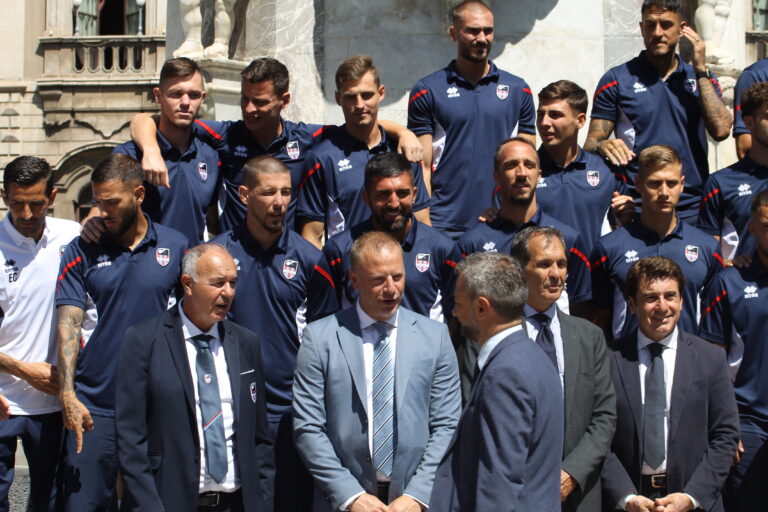 Calcio Catania / Il Catania FC abbraccia la città