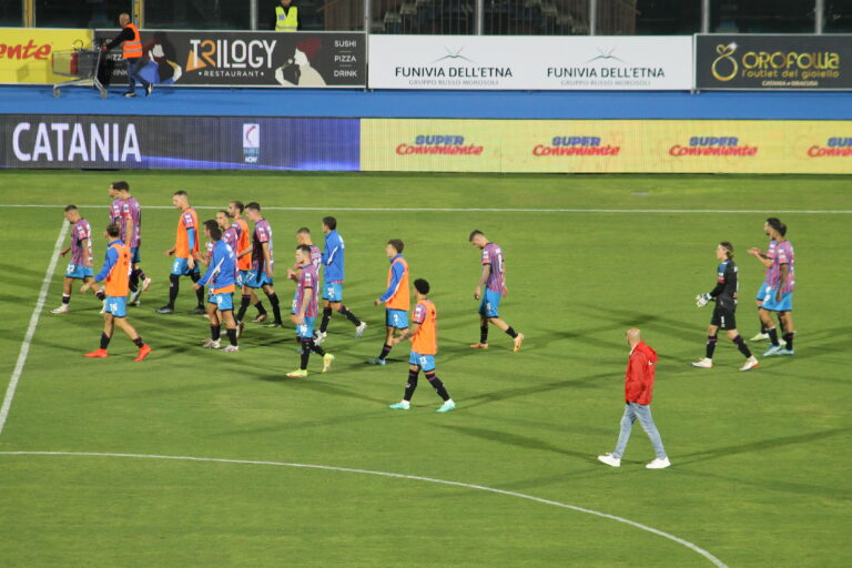 Calcio Catania / E’ già profondo rosso, vince il Foggia al “Massimino”