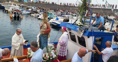 Madonna Ognina in barca