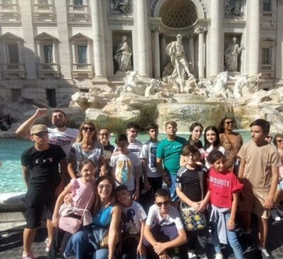 Ragazzi alla Fontana di Trevi