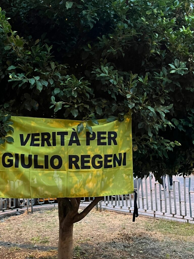 Striscione Processo Giulio Regeni