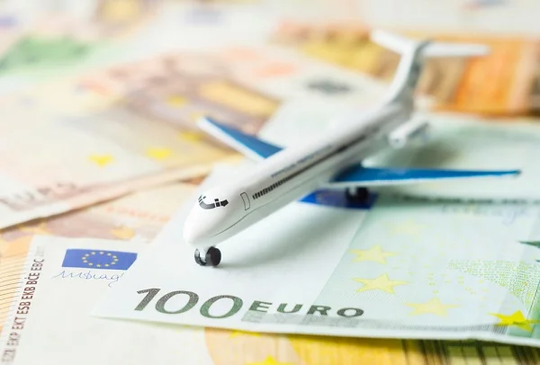 Caro voli / Il governo modifica la norma sul tetto dei prezzi e la reazione di Ryanair