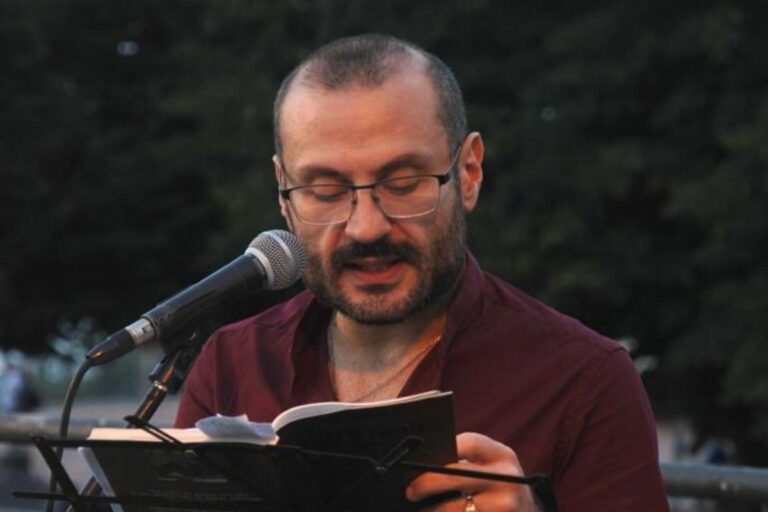 Francesco Russo, il regista di "Al di là del mare"