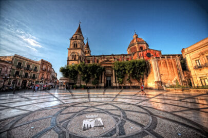 piazza del duomo terre di aci 