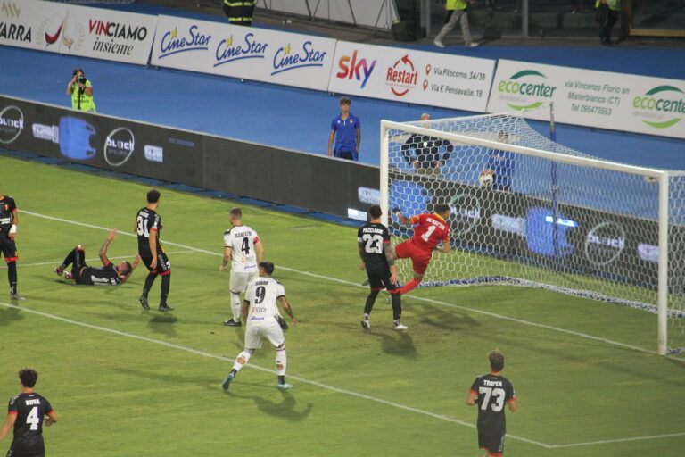 Calcio Catania / Bocic e Sarao stendono il Messina