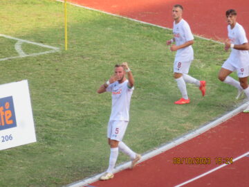 Maltese dopo aver realizzato il gol del successo dell'Acireale