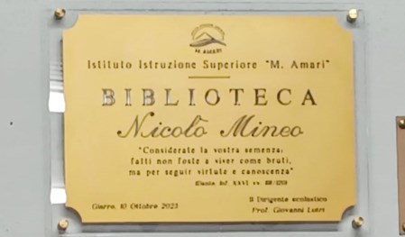 targa biblioteca intitolata a Nicolò Mineo