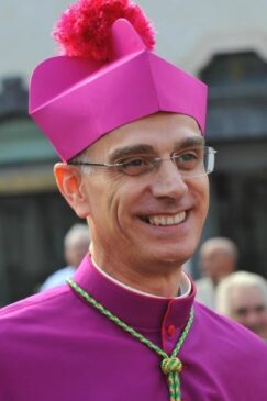 vescovo Antonino Raspanti