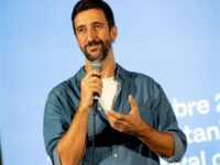 A Giuseppe Accardo premio Isola