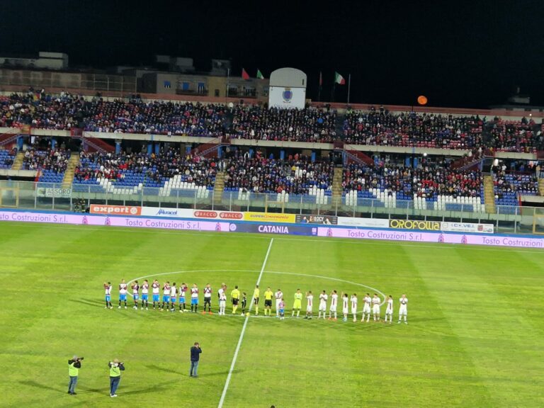 Calcio Catania / Gol e spettacolo, al “Massimino” il Catania doma il Crotone e passa ai quarti di Coppa Italia