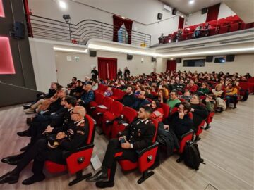 pubblico al cine teatro Rex