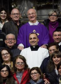 Seby Mauro e membri comunità san michele