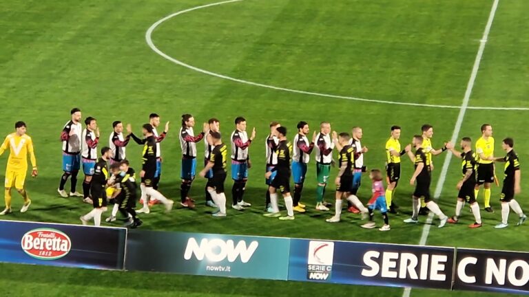 Calcio Catania / Rossazzurri solidi e concreti, quattro gol al Brindisi