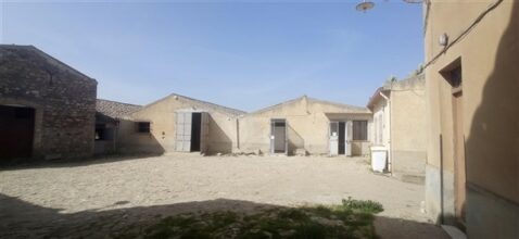 Masseria Verbumcaudo prima della ristrutturazione