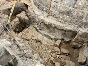 Tratto di strada romana messo in luce dallo scavo