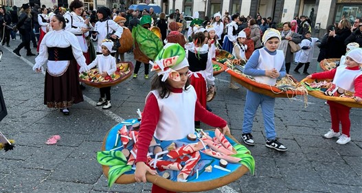 Carnevale Acireale scuole in maschera