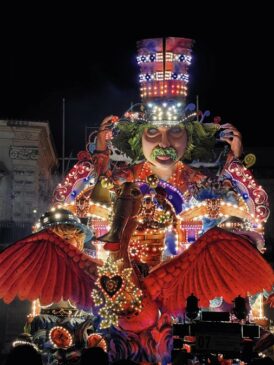 Carnevale Acireale un carro