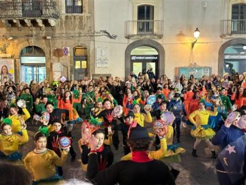 Carnevale, bambini in maschera