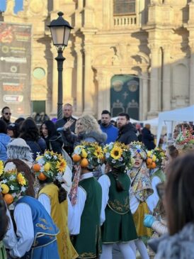 maschere in piazza Duomo Acireale