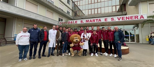 Acireale calcio visita Pediatria dell'ospedale s.marta.e.s.venera