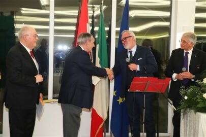 Francesco Paolo Giordano riceve il Premio Augusto Ajon