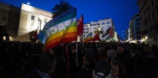 manifestazione di giovani a Pisa