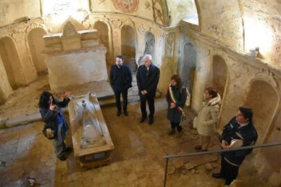 Castiglione, vescovo Raspanti visita il museo diffuso