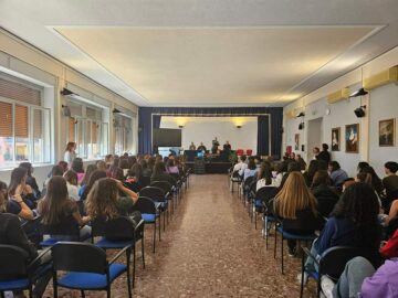 Mons. Raspanti visita pastorale giarre scuola