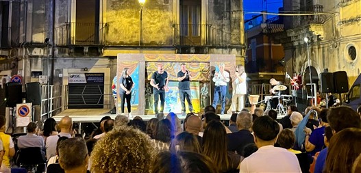 opera dei pupi in piazza Grassi Acireale