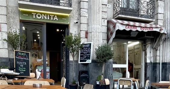 Tonita, Acireale