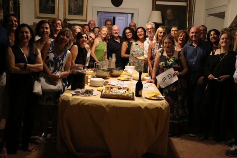 I "dicio-quarantenni" del Gulli e Pennisi: reunion dei ragazzi di Acireale del 1984 foto di gruppo