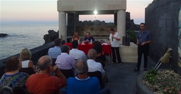 Pozzillo,presentazione libro Versi di pace, tavolo relatori