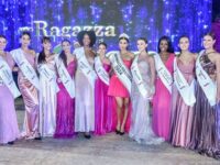 La vincitrice con le miss titolari di fasce