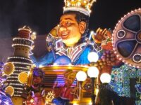 Carnevale acireale carro ispirato a Berlusconi