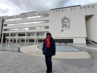 Gabriella Puleo davanti l’università Kore di Enna