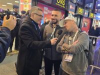 Gli chef Piedimonte e Pistritto intervistati davanti teatro Ariston