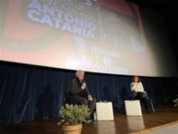 Antonio Catania dialoga con la giornalista Ornella Sgroi
