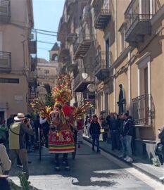 Centuripe sfilata carretti siciliani