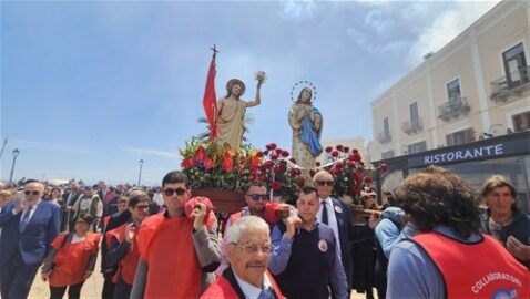 Pasqua a Lipari processione