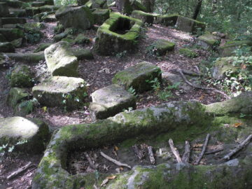 Necropoli di Santa Cecilia Piramide etrusca di Bomarzo