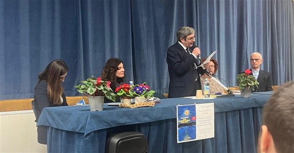 Libri / La meditazione sul tempo tema principale della raccolta poetica di Santo Toscano