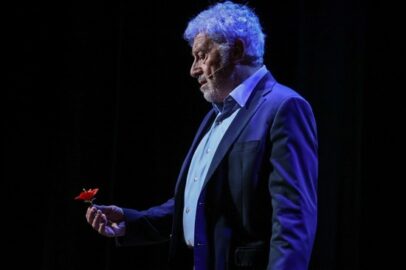 Antonio Catania interpreta Azzurro