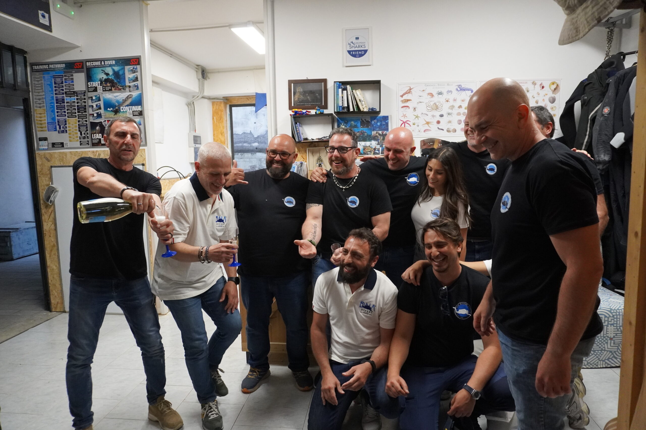 eam DNA Divers davanti alla nuova sede di immersioni ad Aci Trezza