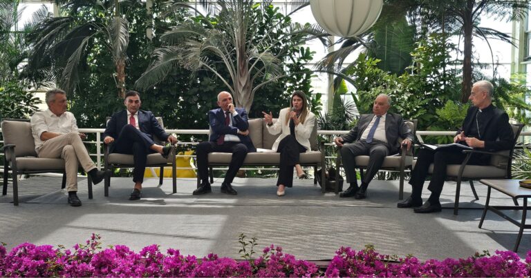 Società / Il vescovo Raspanti fa dialogare Istituzioni e Imprese
